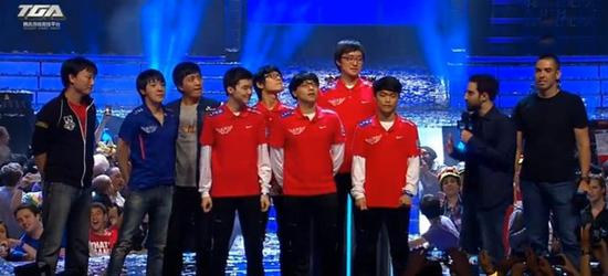 2025年LPL夏季季后赛C组队伍海报公布：距离比赛开始还有2天倒计时！