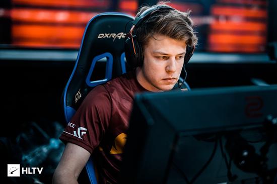 LPL夏季赛：FPX问题连连，季后赛能稳吗？