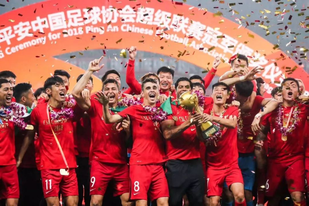 0-4！皇马没戏，巴萨降维打击，预定丢冠